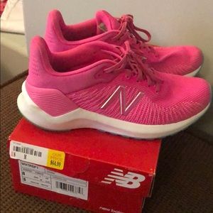 Women’s tennis shoes
